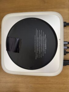 Mac miniの底面